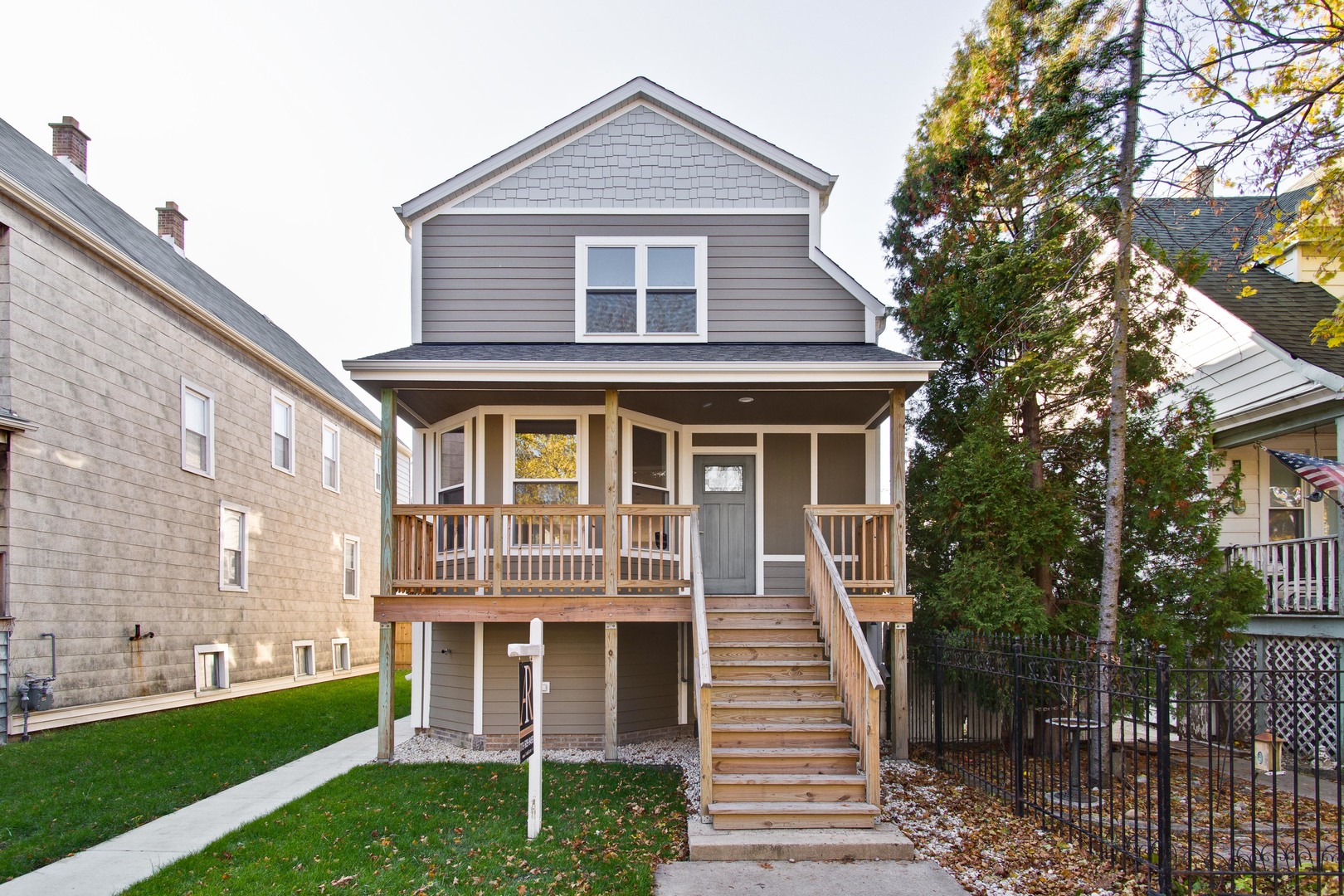 Albany Park Real Estate & Albany Park Chicago Information