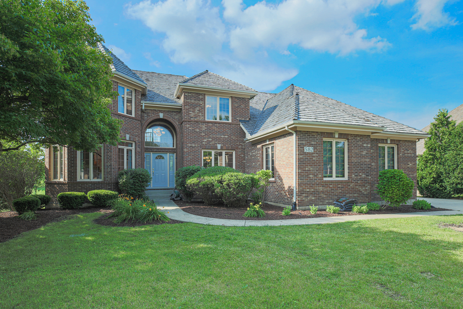 582 Waters Edge, South Elgin, Illinois