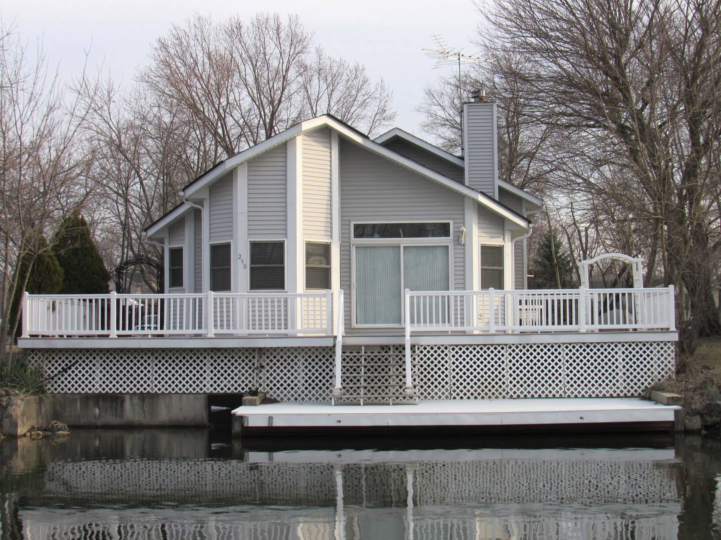 Homes for sale in the Shadow Lakes subdivision Wilmington, Illinois