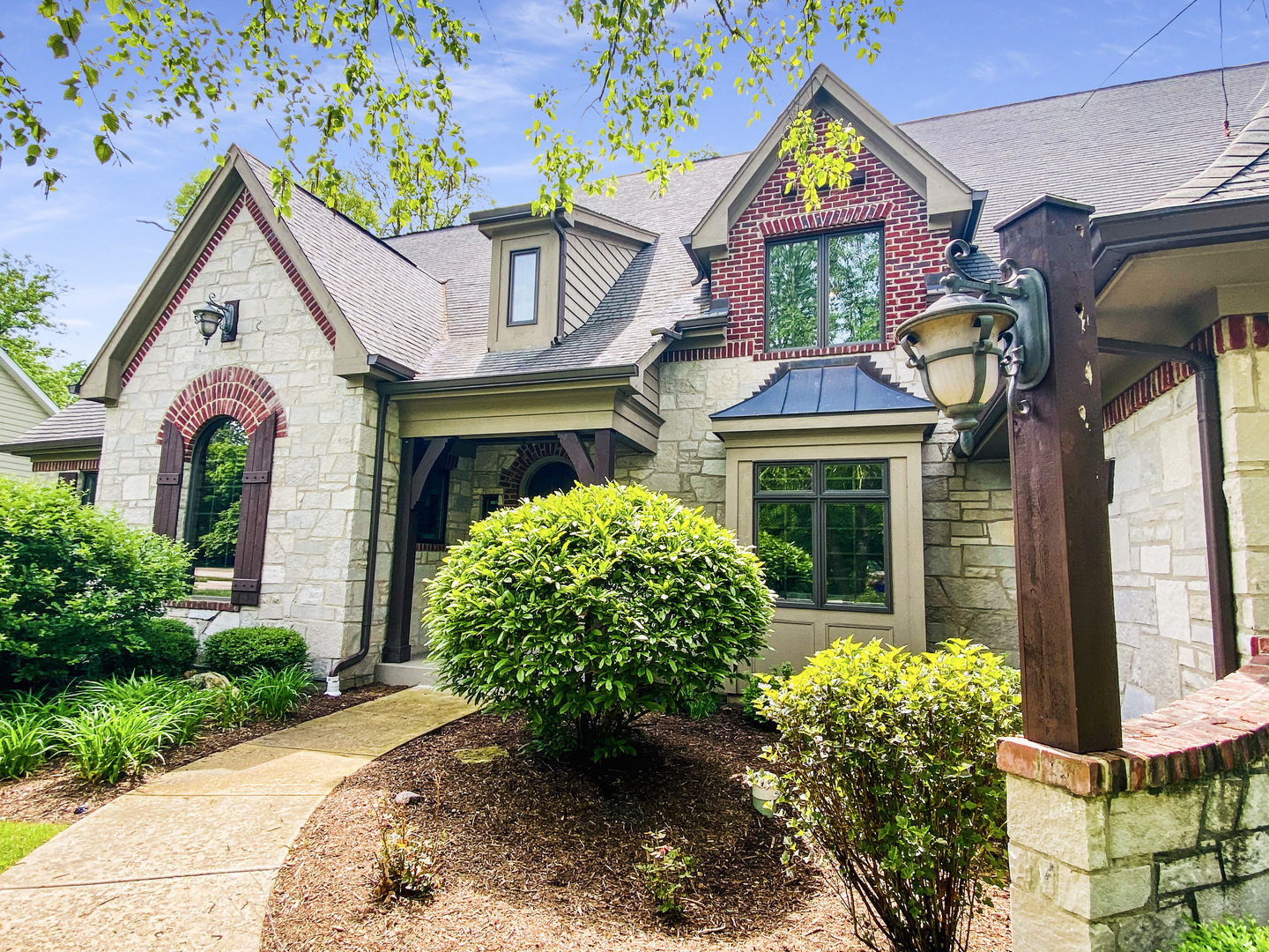 Homes for sale in the Tall Oaks subdivision Elgin, Illinois Real Estate