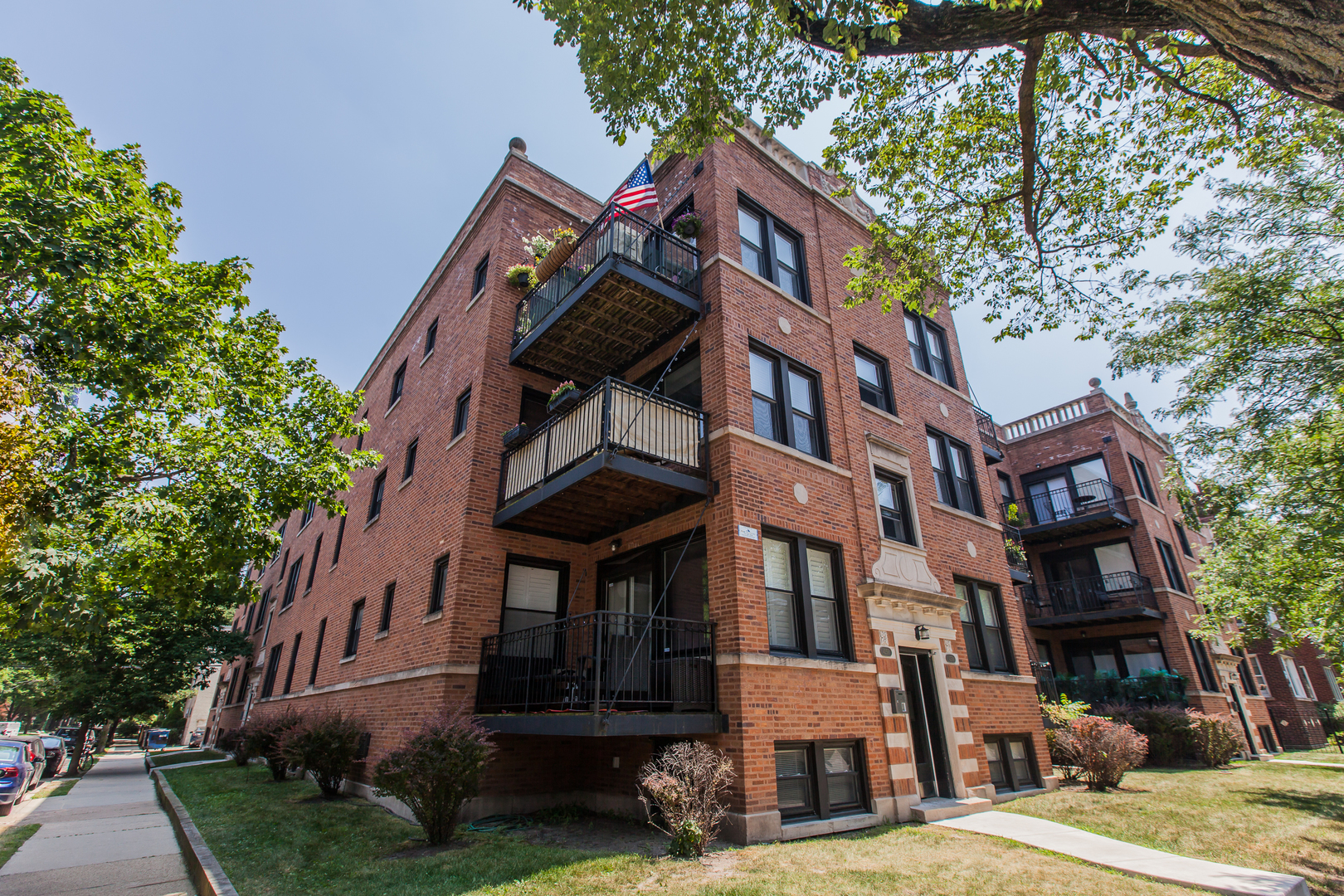 Graceland West Real Estate & Graceland West Chicago Information