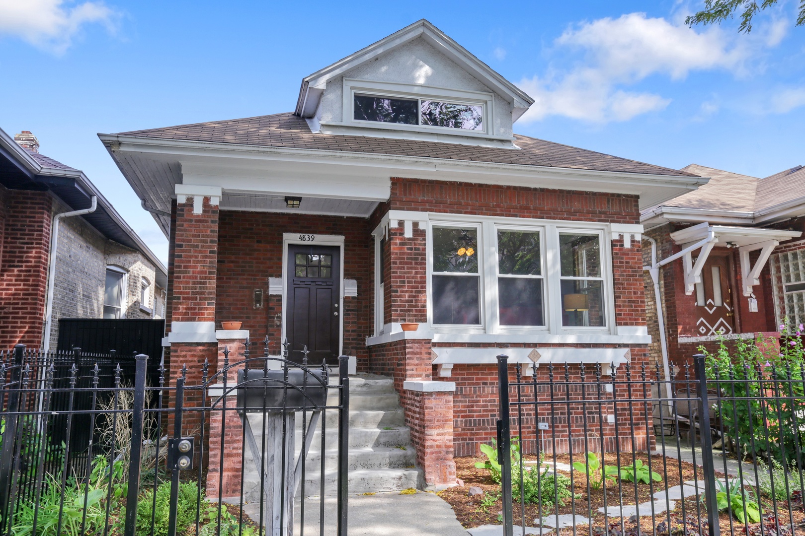 Albany Park Real Estate & Albany Park Chicago Information