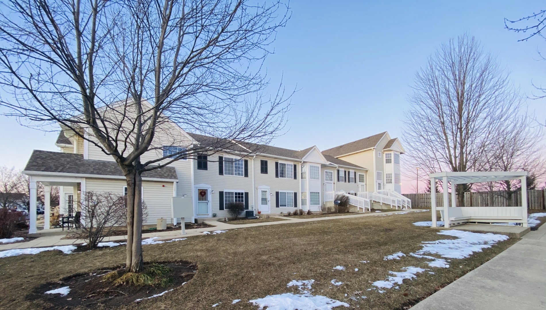 404 E Victoria, North Aurora, Illinois