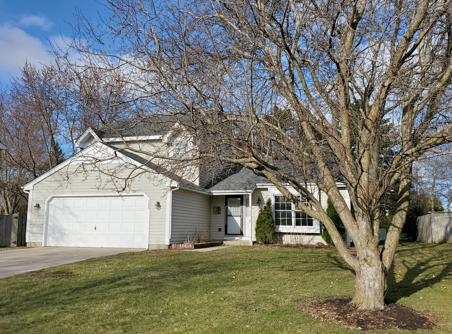 Homes for sale in the Four Colonies subdivision Crystal Lake, Illinois Real Estate