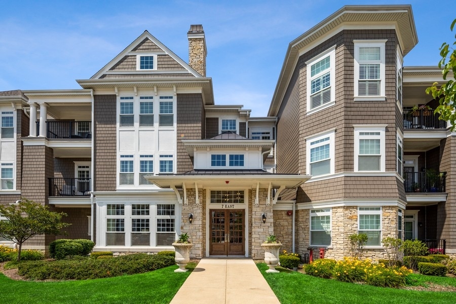 Homes for sale in the Hamptons Of Hinsdale subdivision Hinsdale