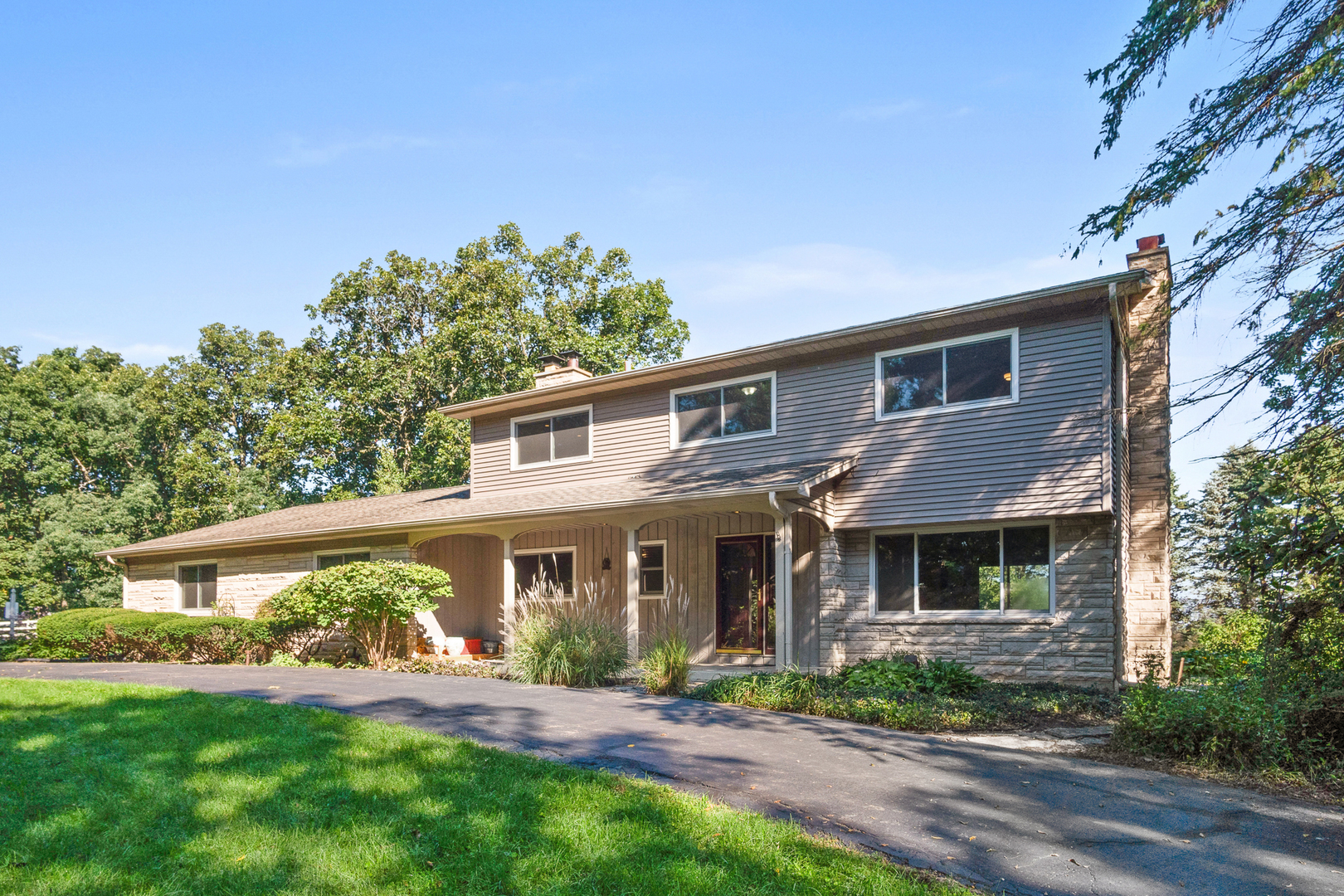 9N590 KENDALL, ELGIN, Illinois