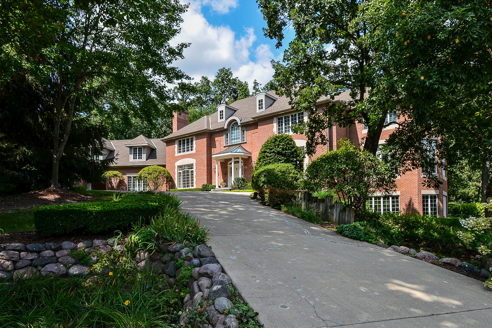 Luxury Homes for sale in Inverness, Illinois Inverness MLS