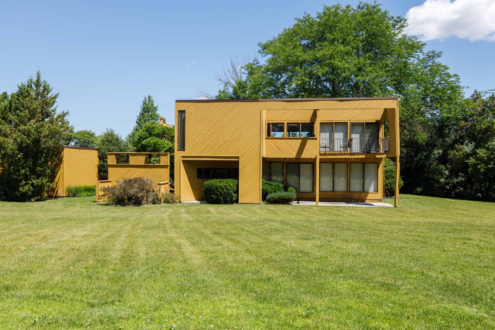 Homes for sale in the Hunter Trails subdivision Oak Brook, Illinois