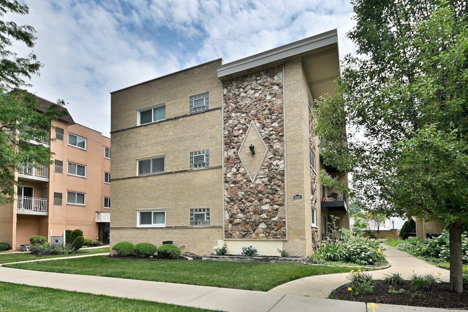 6869 N. Overhill #2B