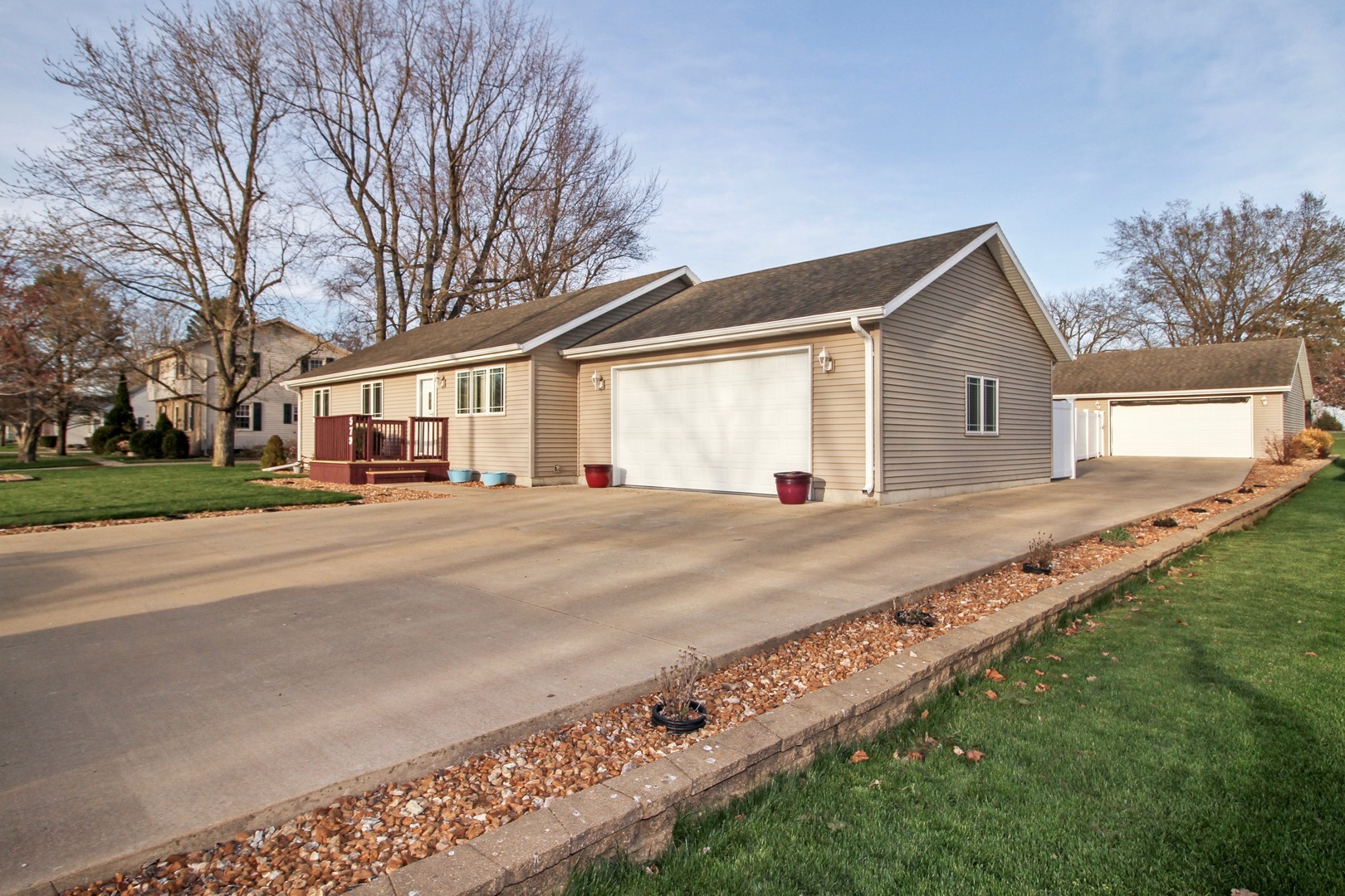 579 South Walnut Street, CHEBANSE, Illinois 60922 Blue Fence