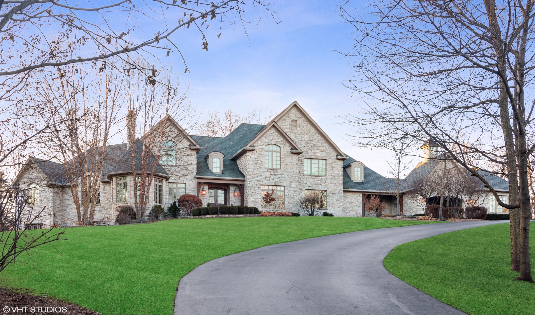 Luxury Homes for sale in Inverness, Illinois Inverness MLS