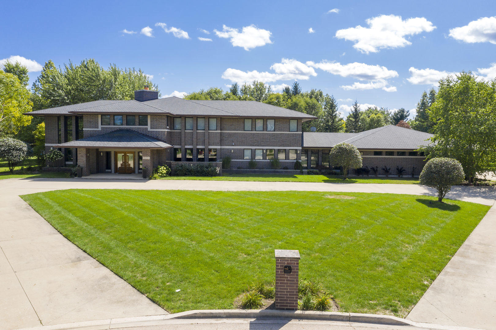 Homes for sale in the Silver Glen Estates subdivision St. Charles