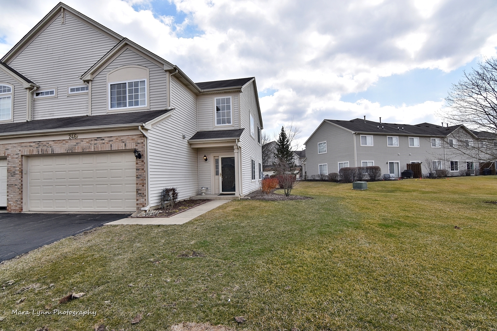 246 Nicole, SOUTH ELGIN, Illinois