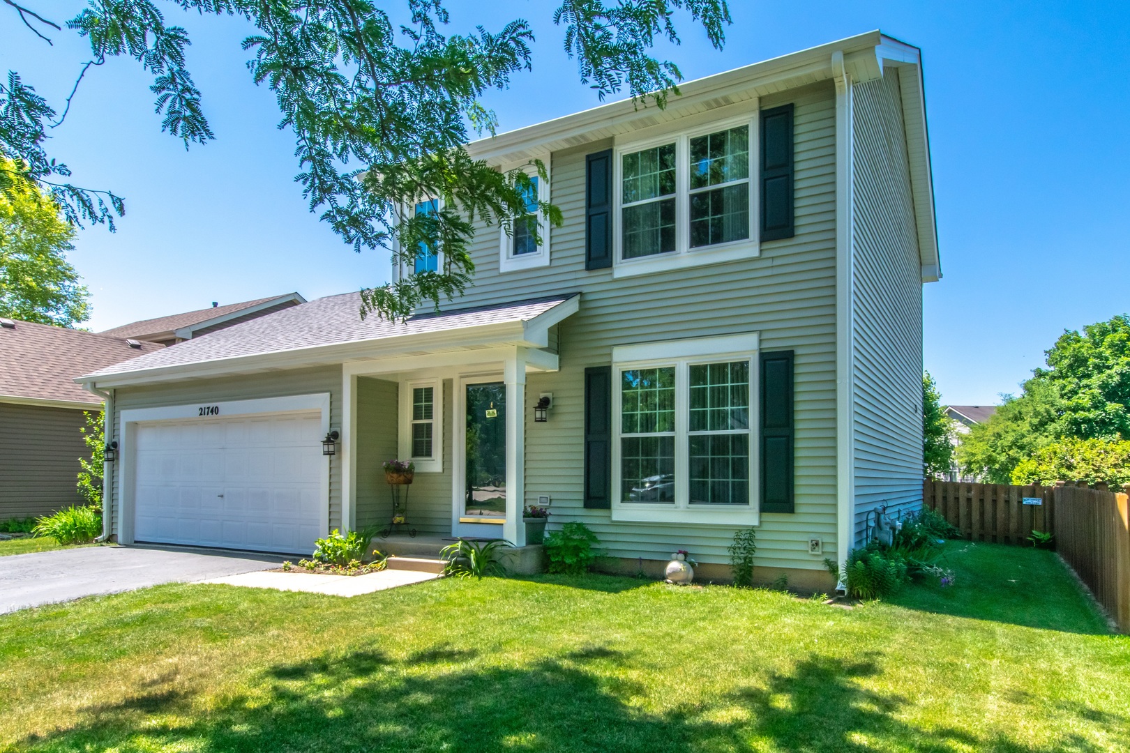 Homes for sale in the Lakewood Falls subdivision Plainfield, Illinois