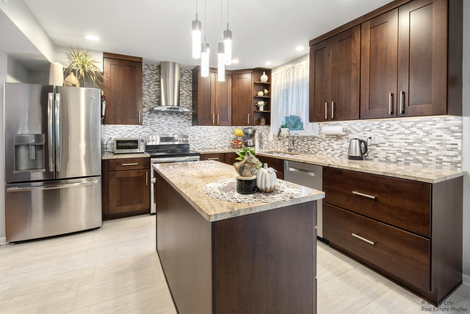 795 Waterford Court, Lake Zurich, IL 60047 Blue Fence