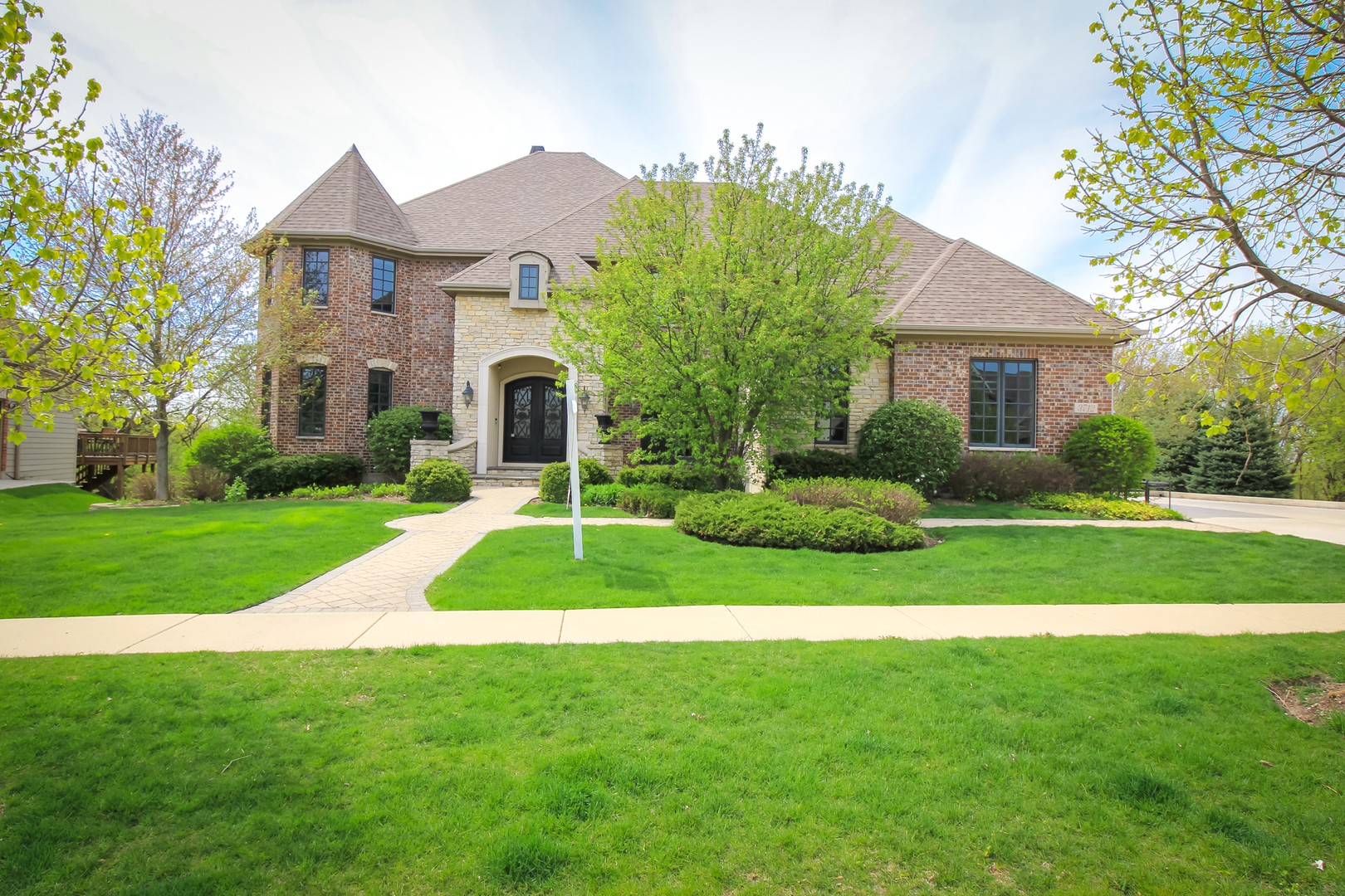 Homes for sale in the Highland Woods subdivision Elgin, Illinois Real