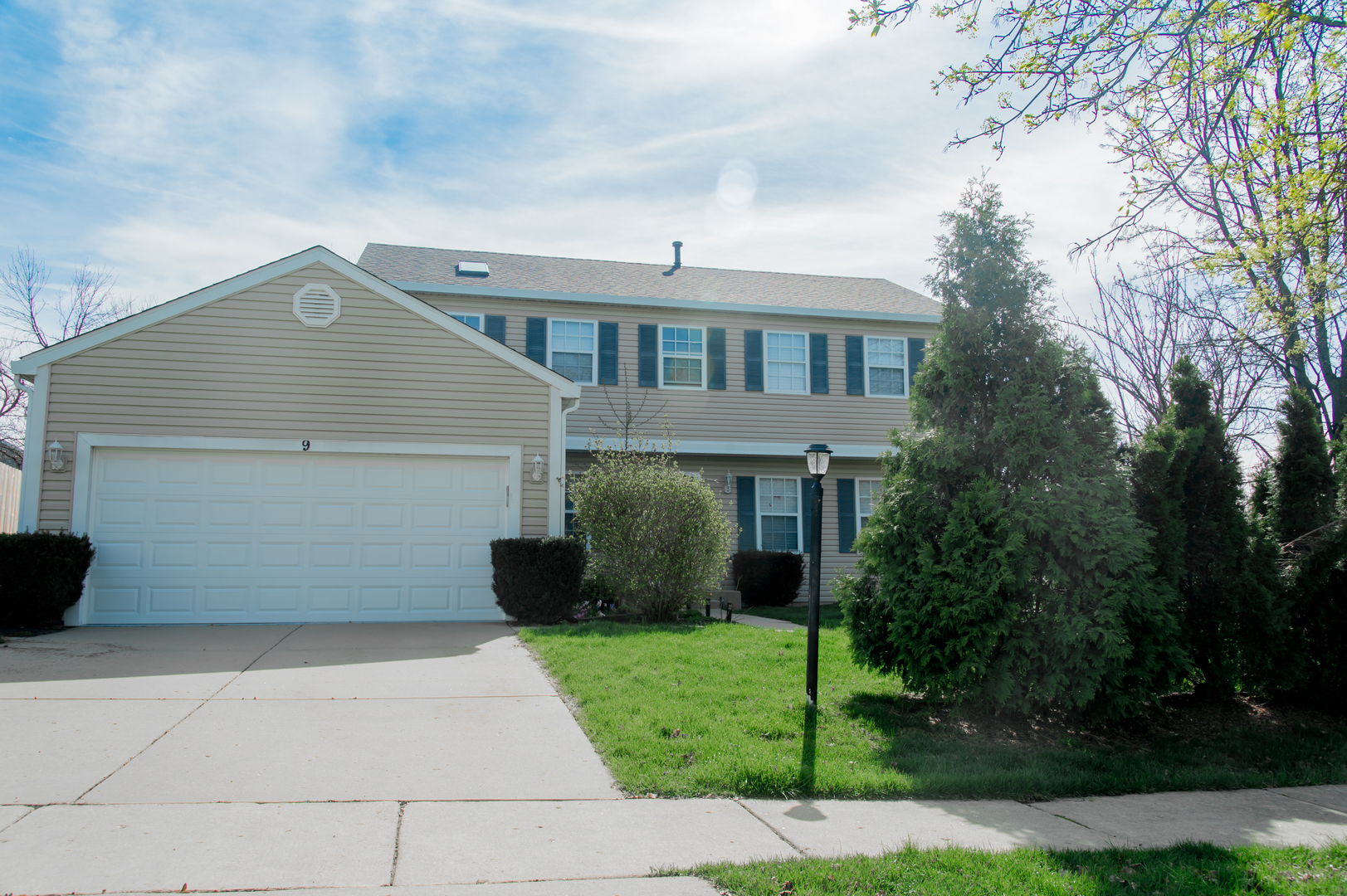 Homes for sale in the Surrey Woods subdivision Streamwood, Illinois