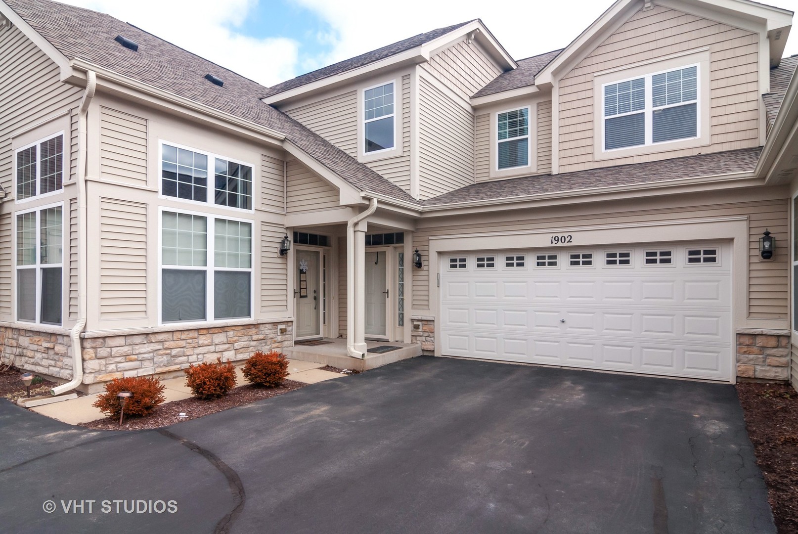 Homes for sale in the Stonegate West subdivision Aurora, Illinois