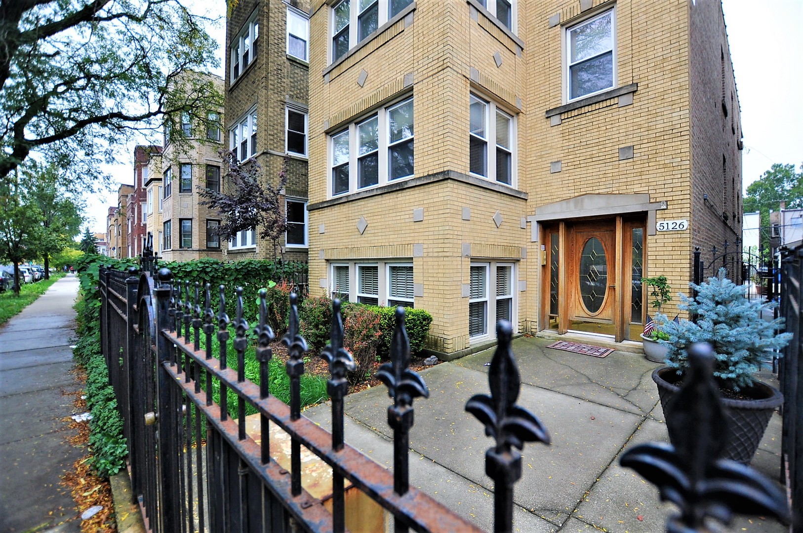 Albany Park Real Estate & Albany Park Chicago Information