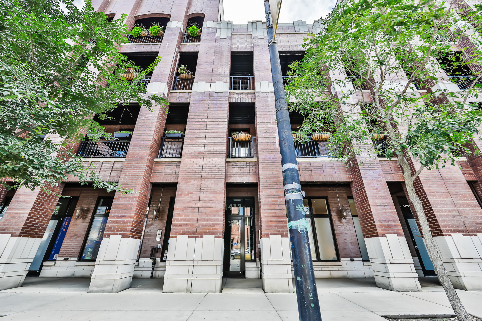 Noble Square Real Estate & Noble Square Chicago Information