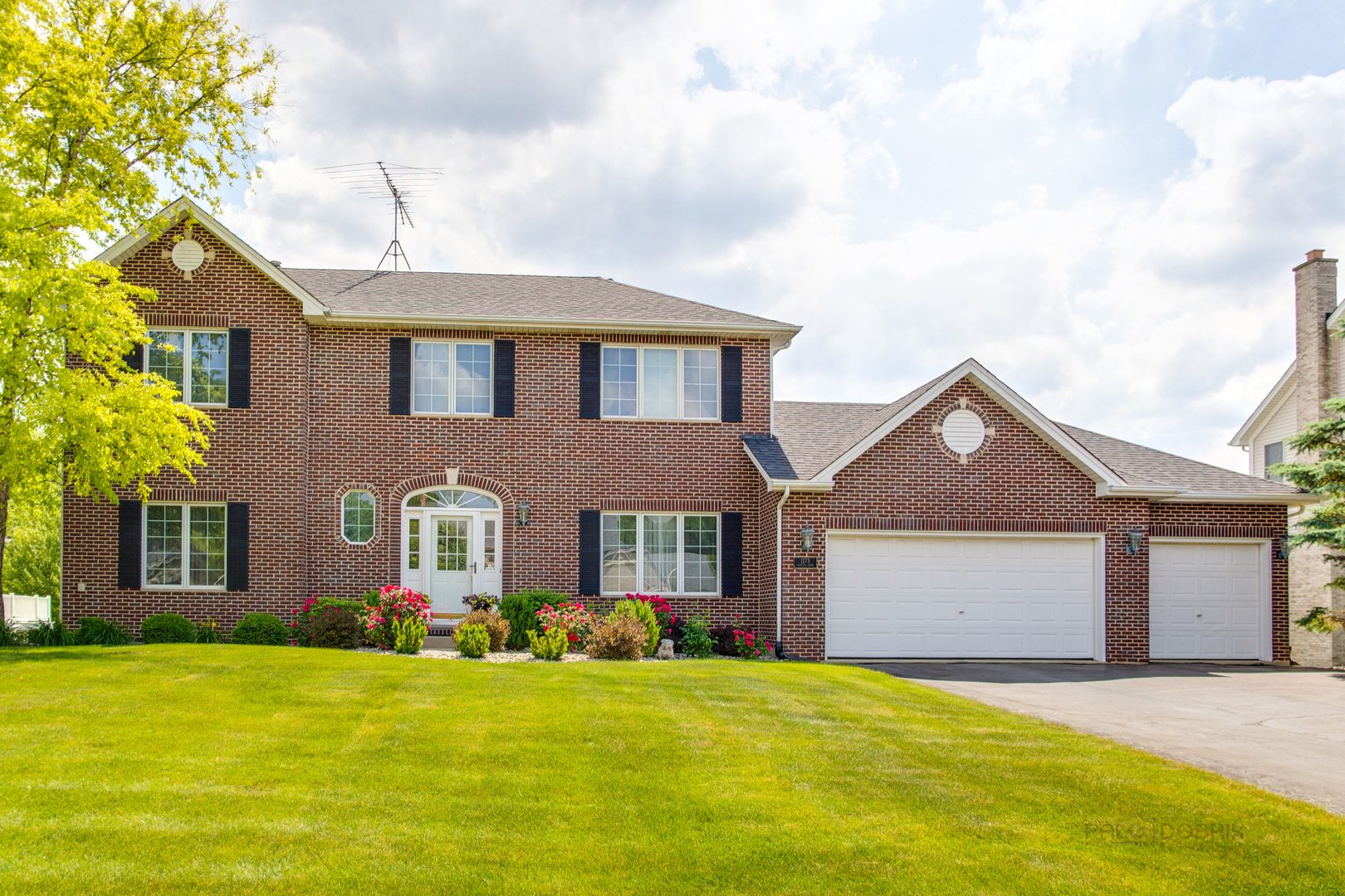 4 bedroom Homes for sale in Hoffman Estates, Illinois Hoffman Estates