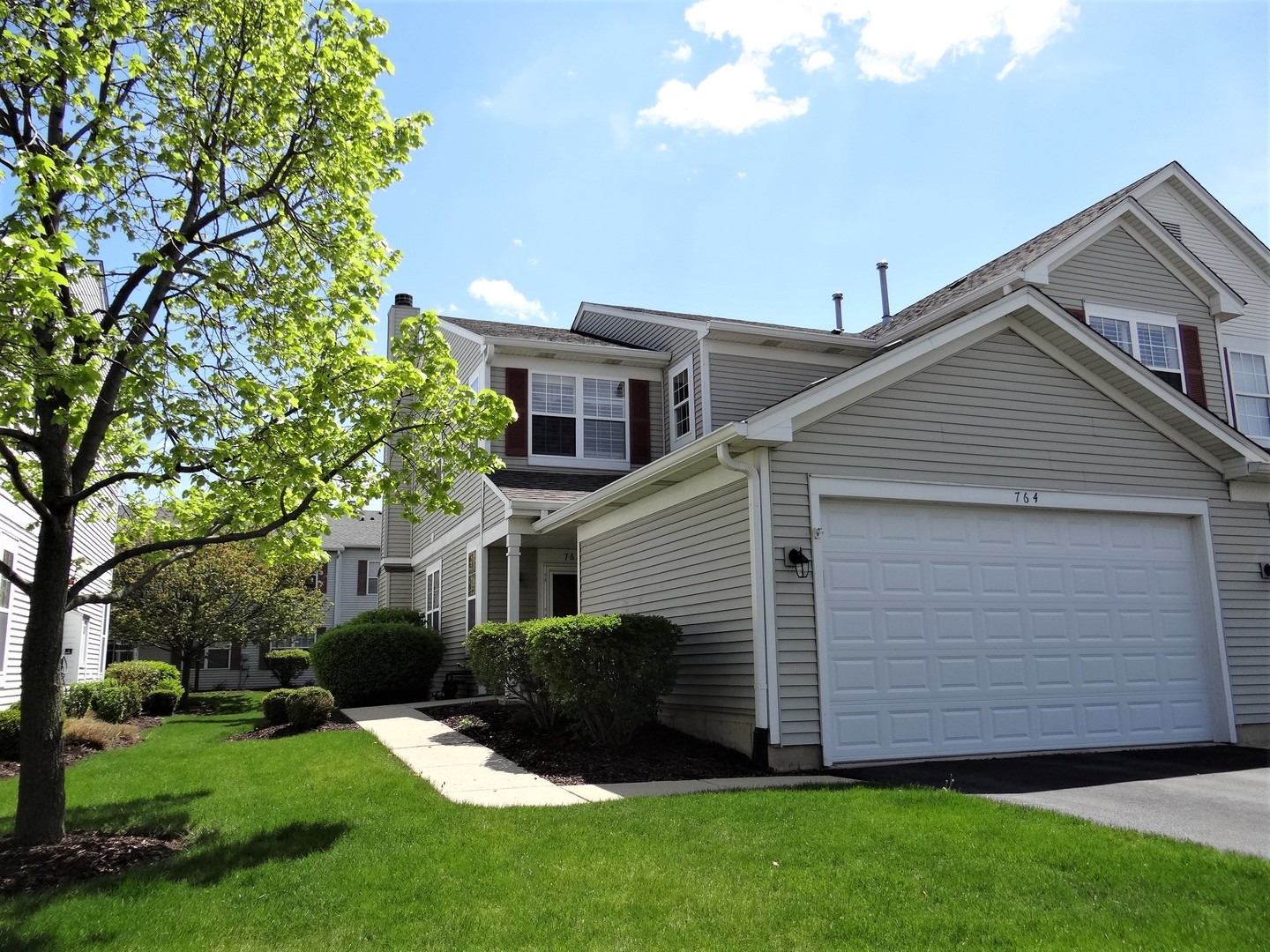 Homes for sale in the Enclave At Country Lakes subdivision Naperville