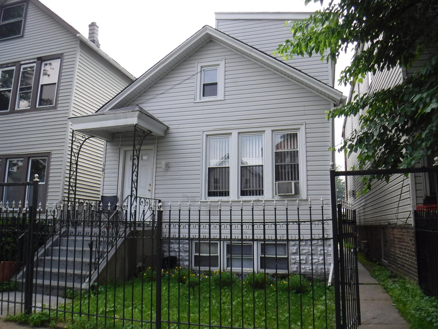 Back of the Yards Real Estate & Back of the Yards Chicago Information