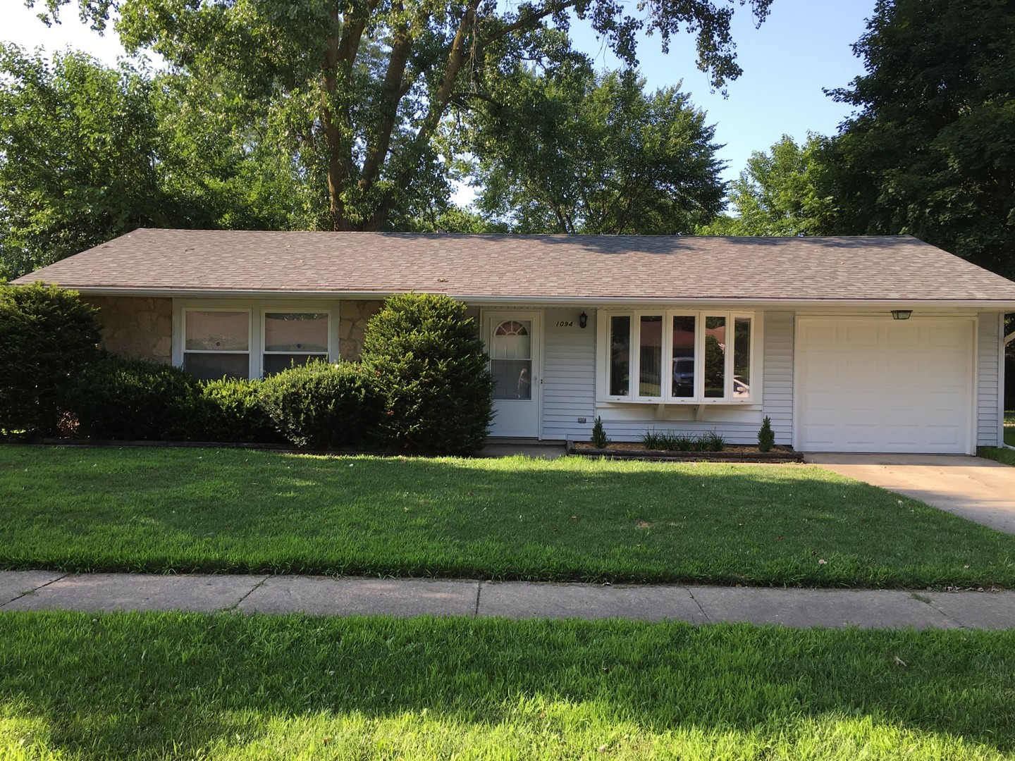 1094 Hecker, ELGIN, Illinois