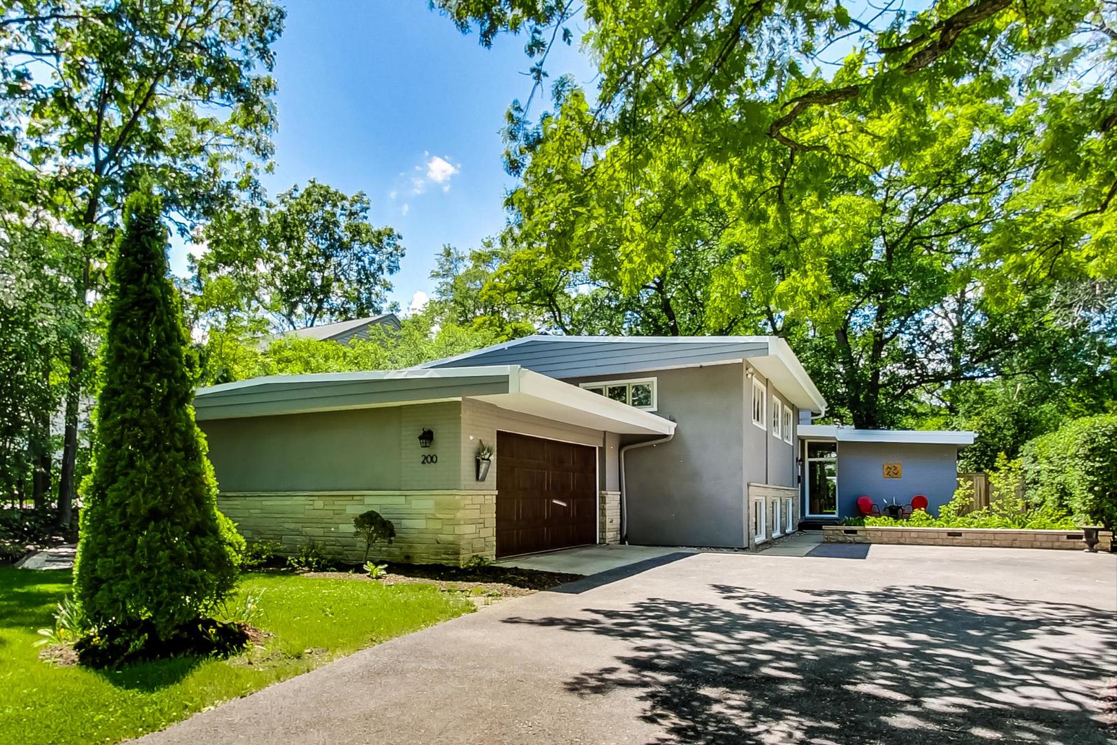 Homes for sale in the Braeside subdivision Highland Park, Illinois