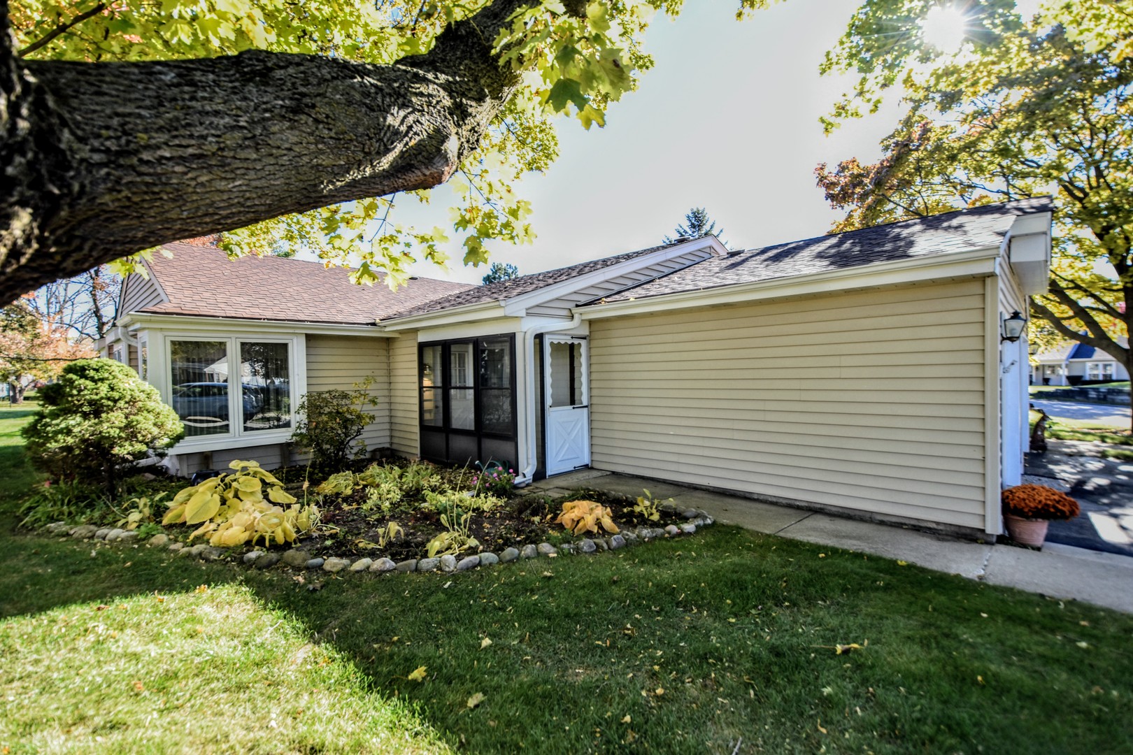 Homes for sale in the Leisure Village subdivision Fox Lake, Illinois