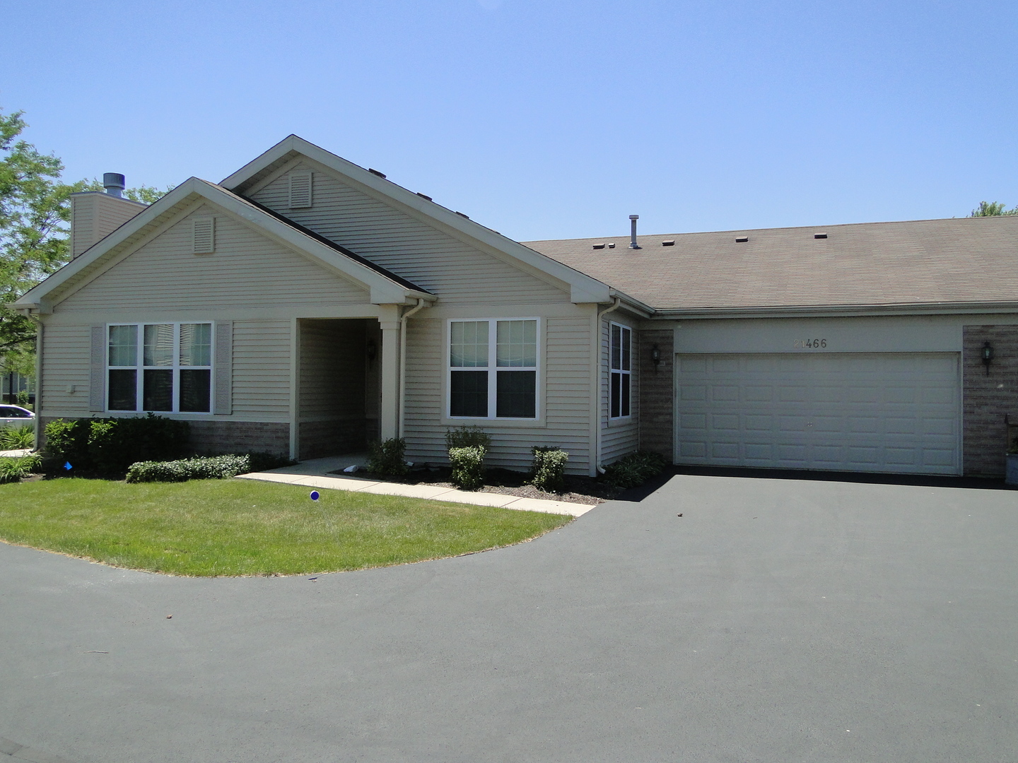 Homes for sale in the Carillon Lakes subdivision Crest Hill, Illinois