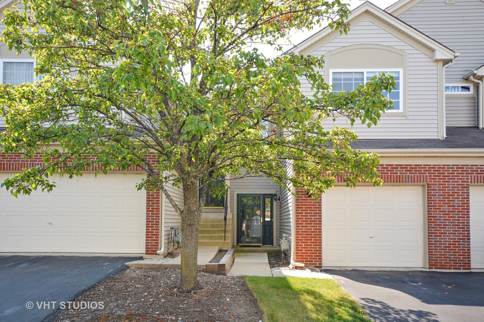 249 Nicole, SOUTH ELGIN, Illinois
