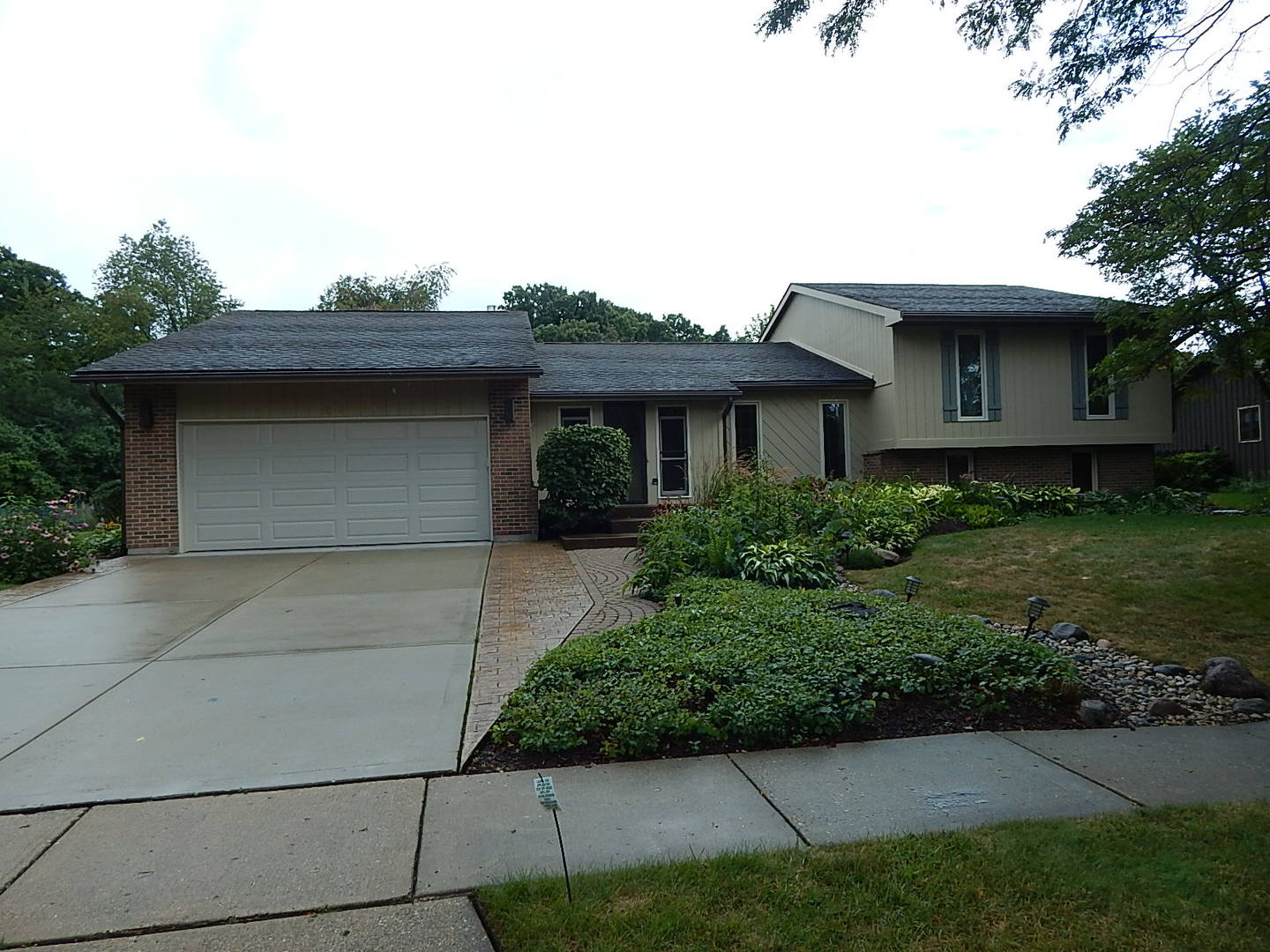 597 North Airlite, ELGIN, Illinois