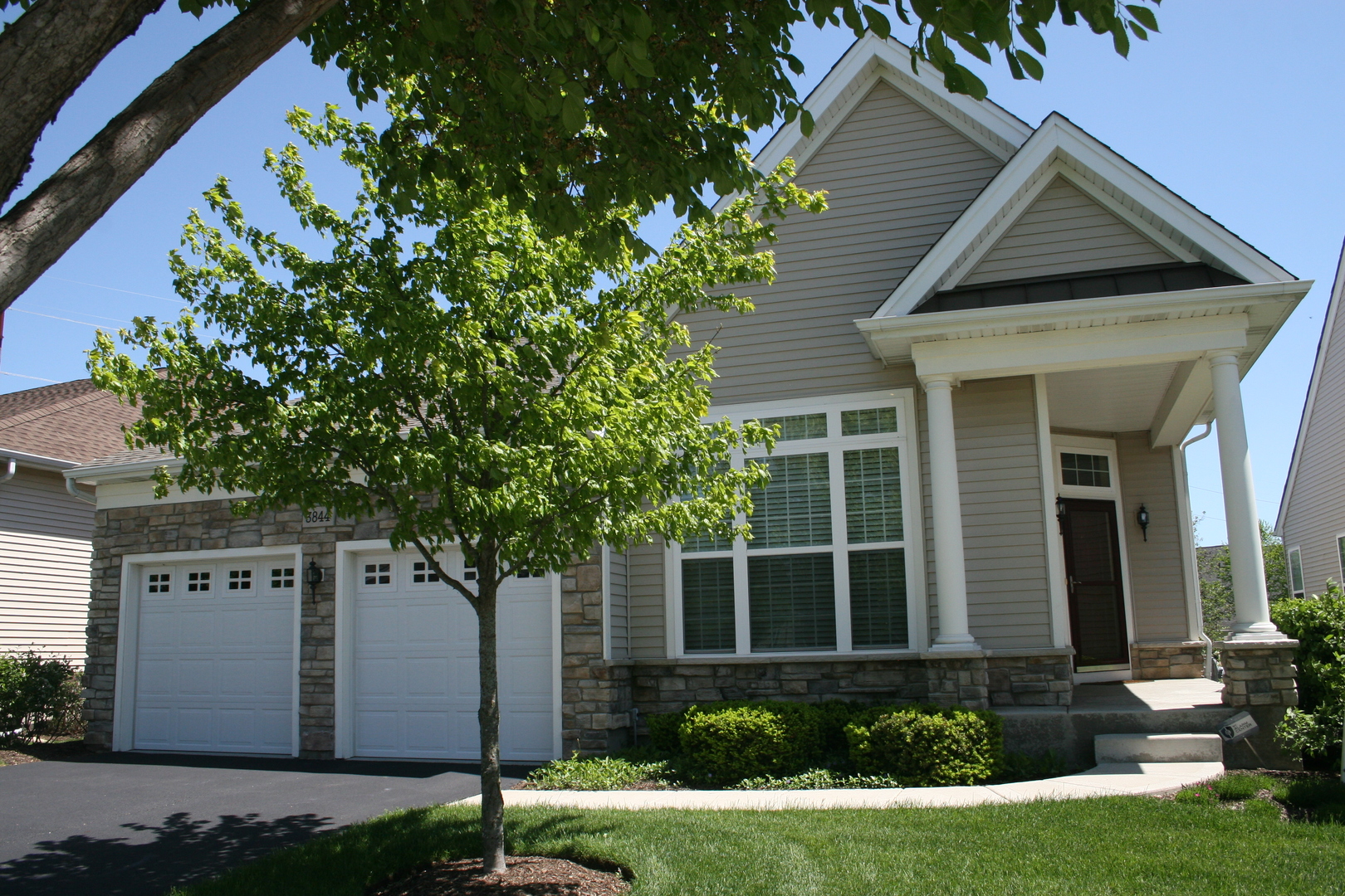 3844 Valhalla, ELGIN, Illinois