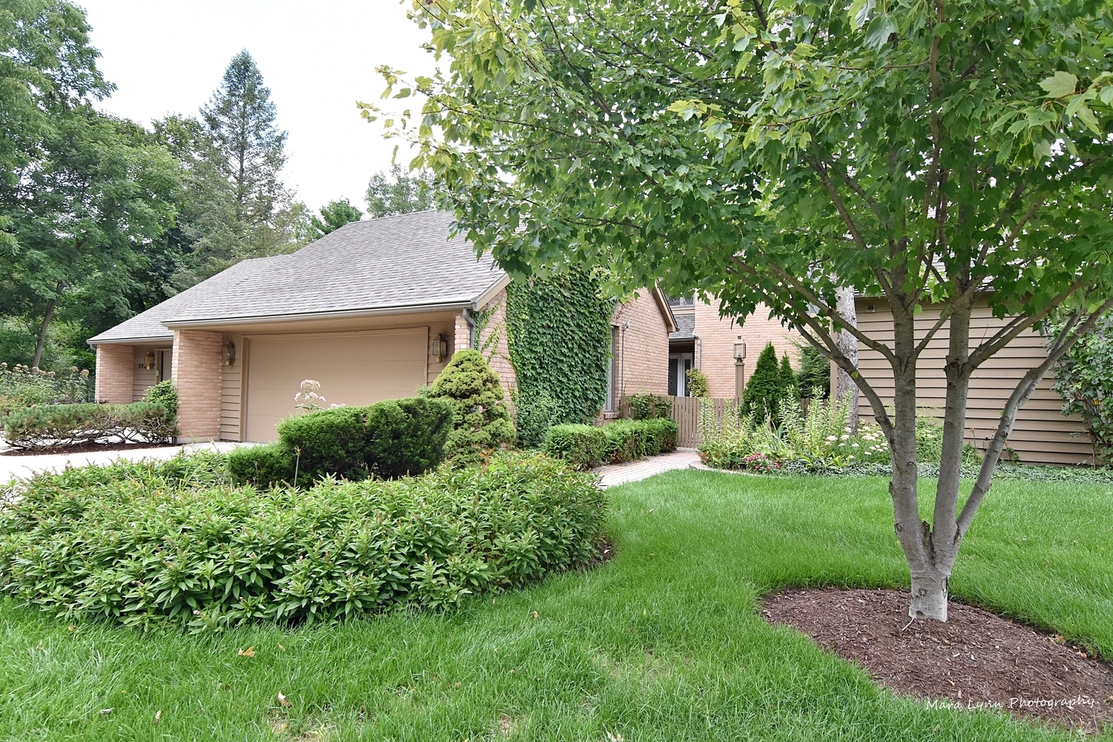 252 Spring Cove, ELGIN, Illinois