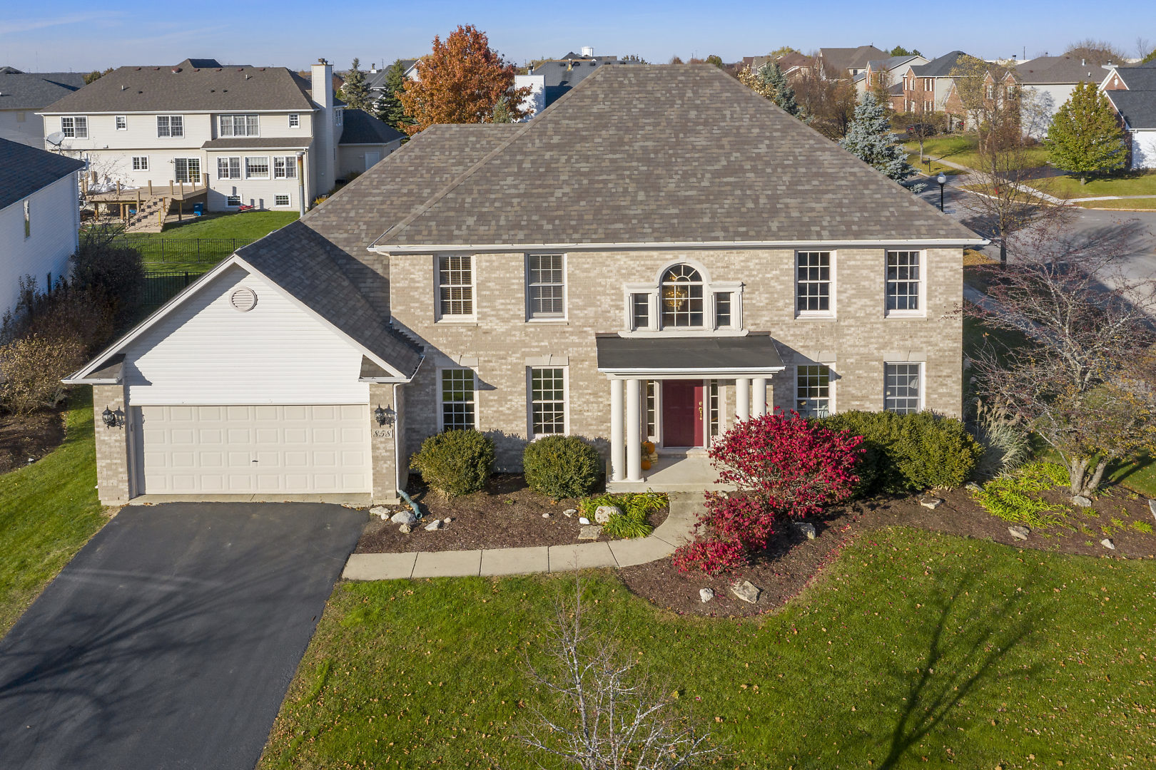 858 Chasewood, South Elgin, Illinois