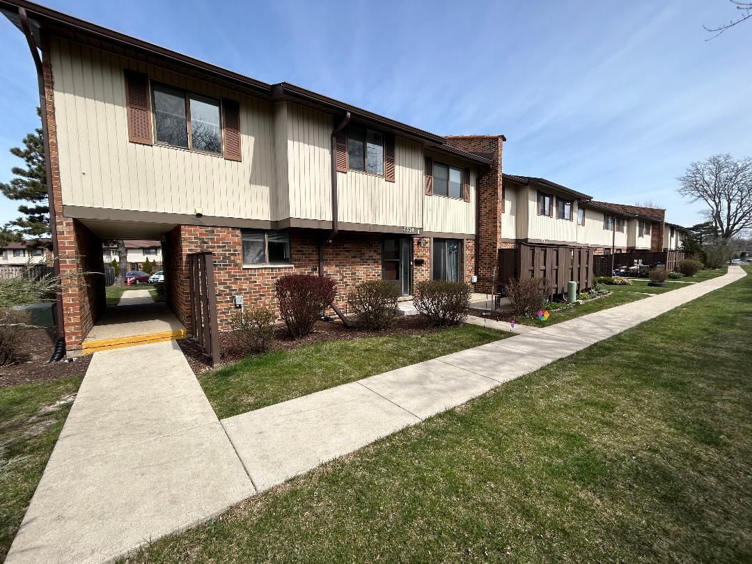 7354 Winthrop Way, Unit 8, Downers Grove, Il 60516