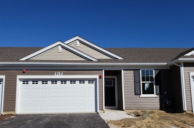 915 Darwin, North Aurora, Illinois