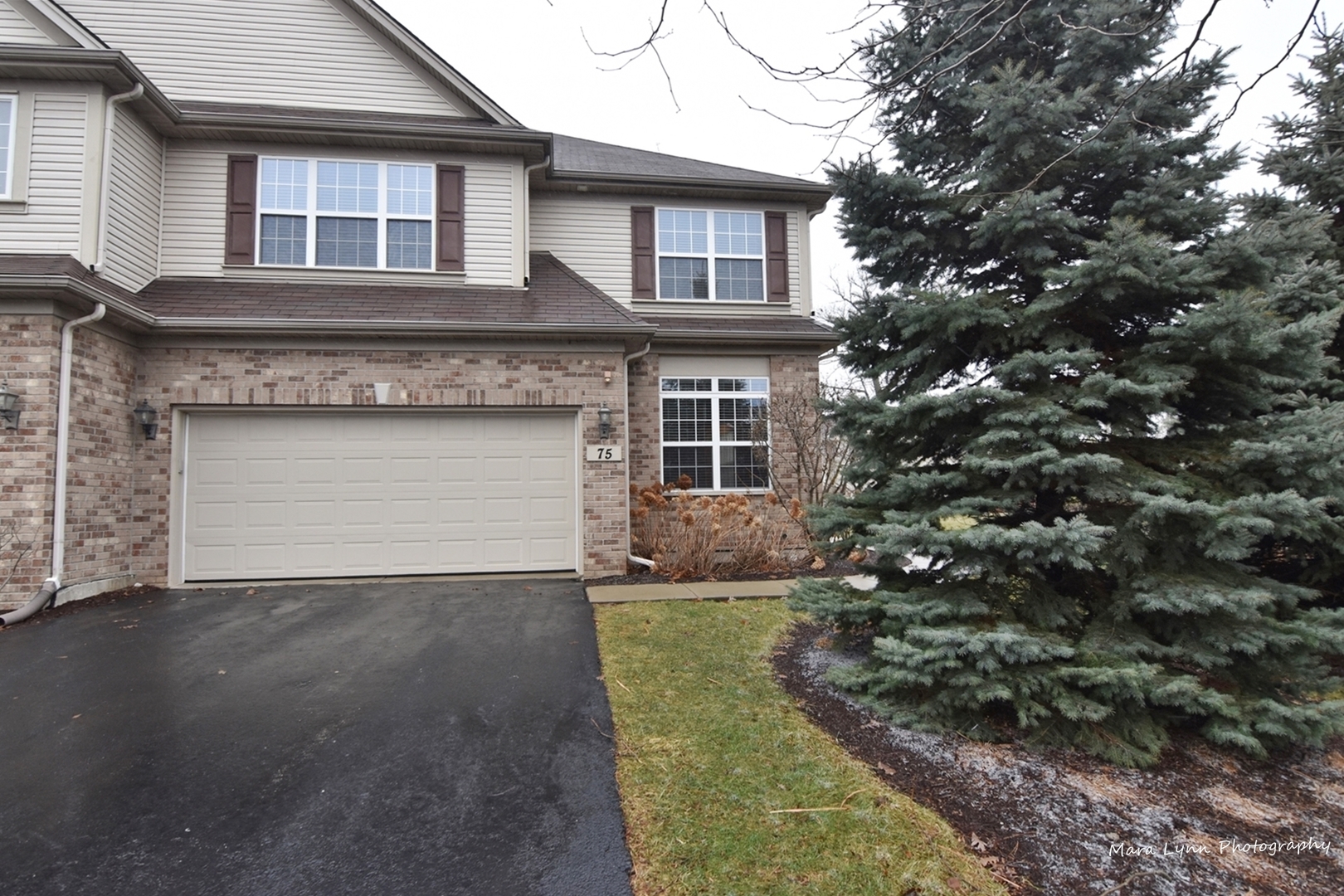 75 Oak Creek, North Aurora, Illinois