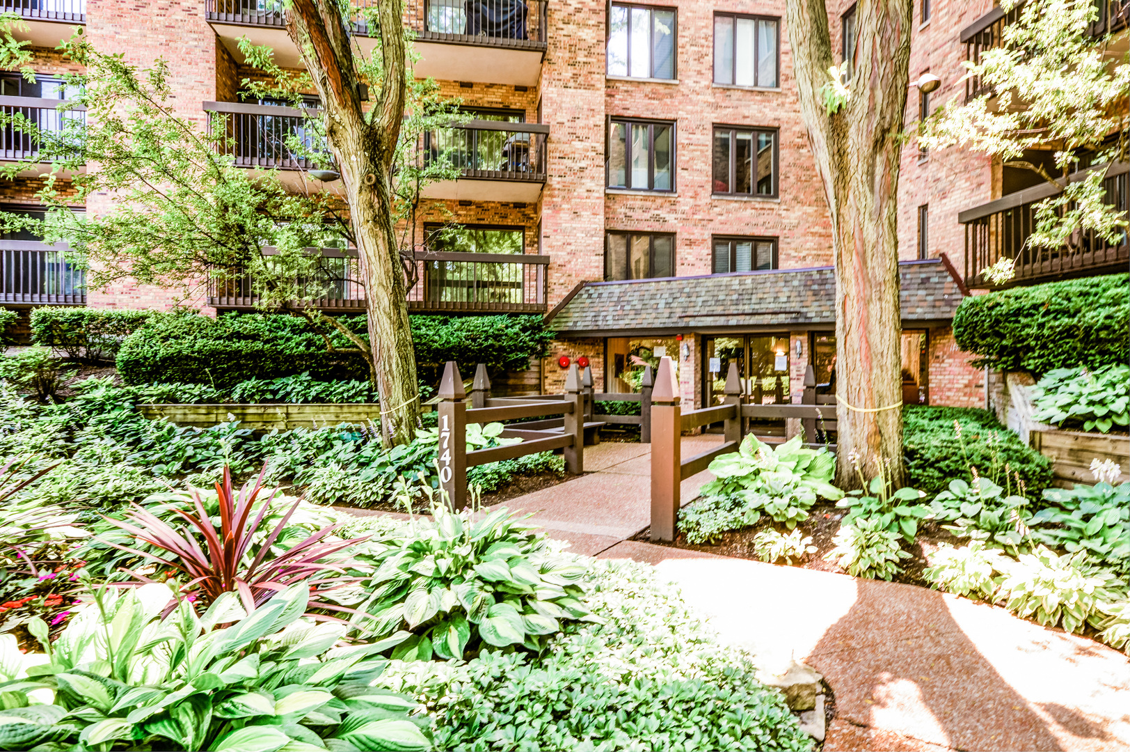 Homes for sale in the Mission Hills subdivision Northbrook, Illinois