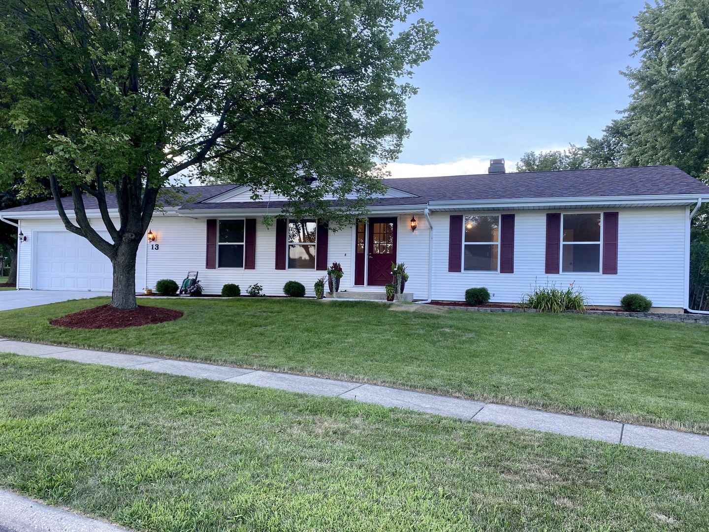 Homes for sale in the Century Oaks West subdivision Elgin, Illinois