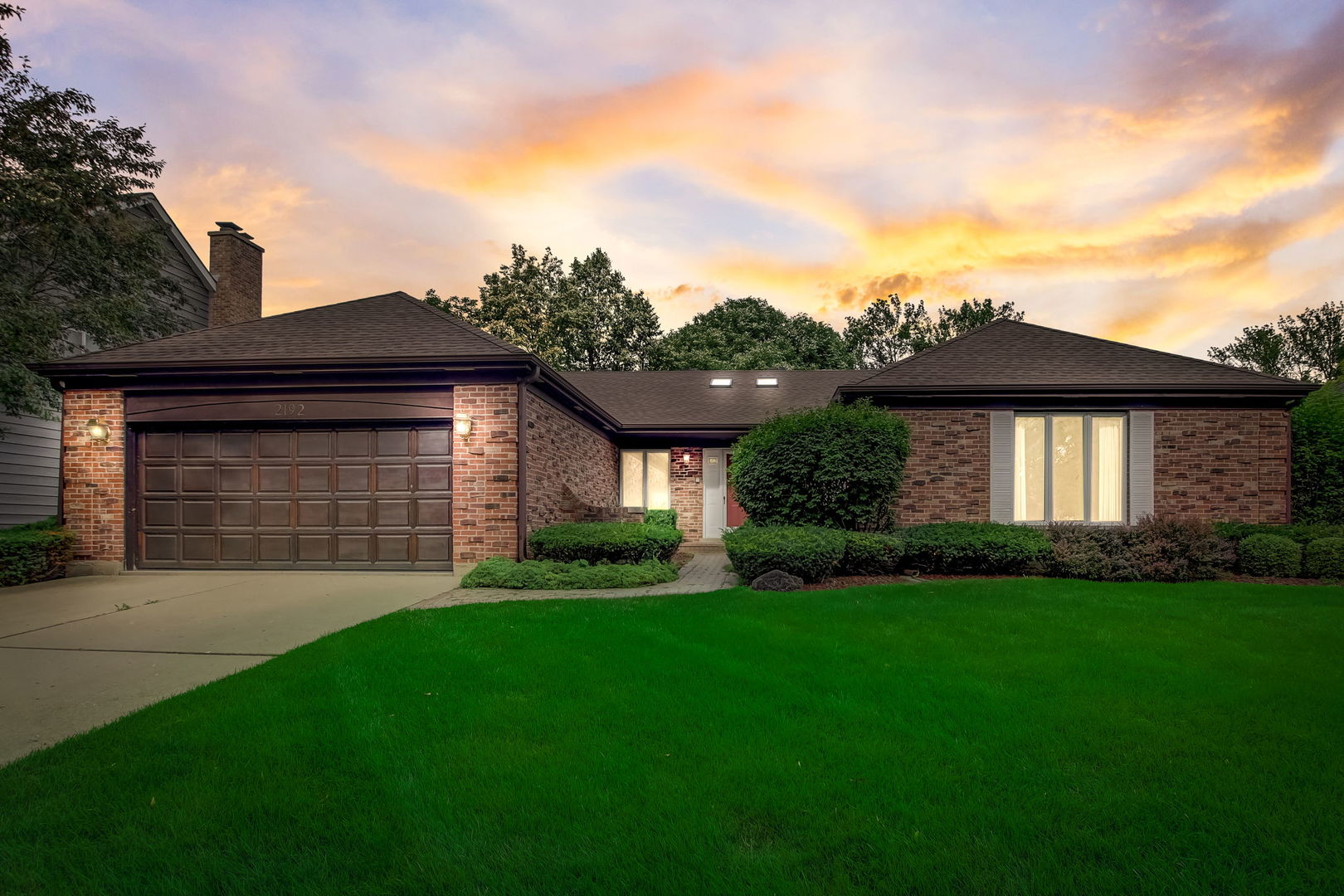 2192 N Charter Point Drive, Arlington Heights, Il 60004