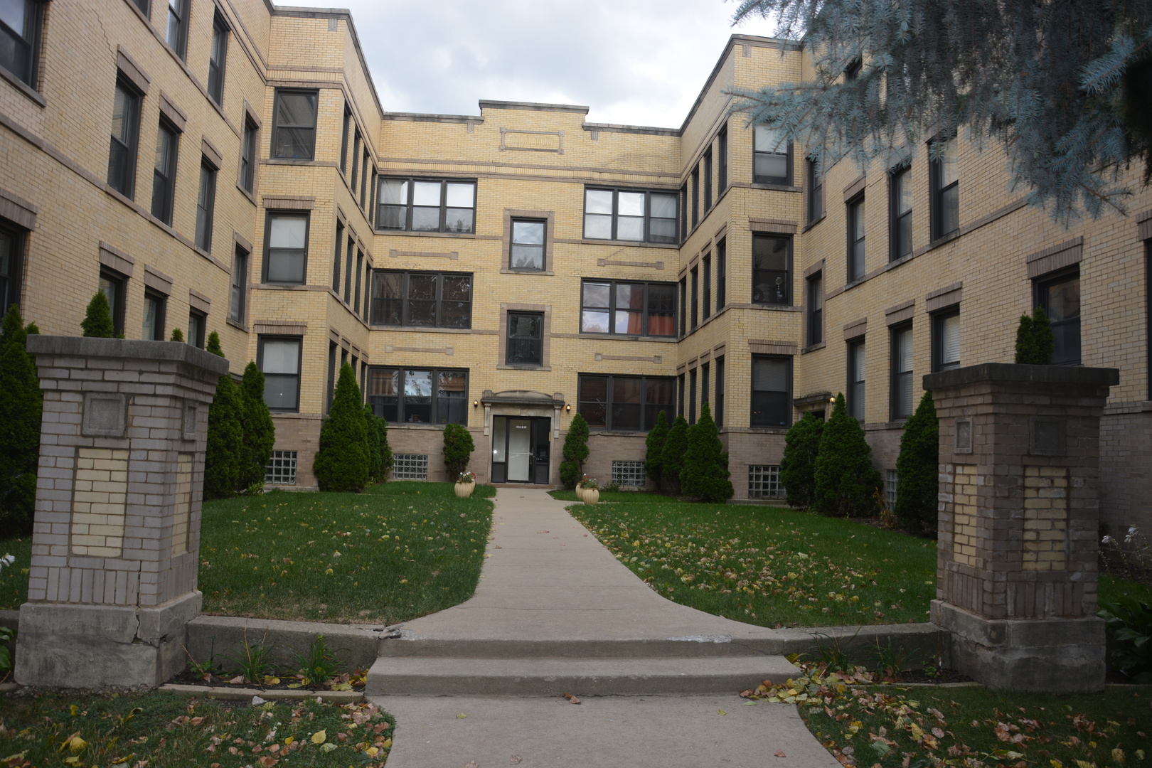 Albany Park Real Estate & Albany Park Chicago Information