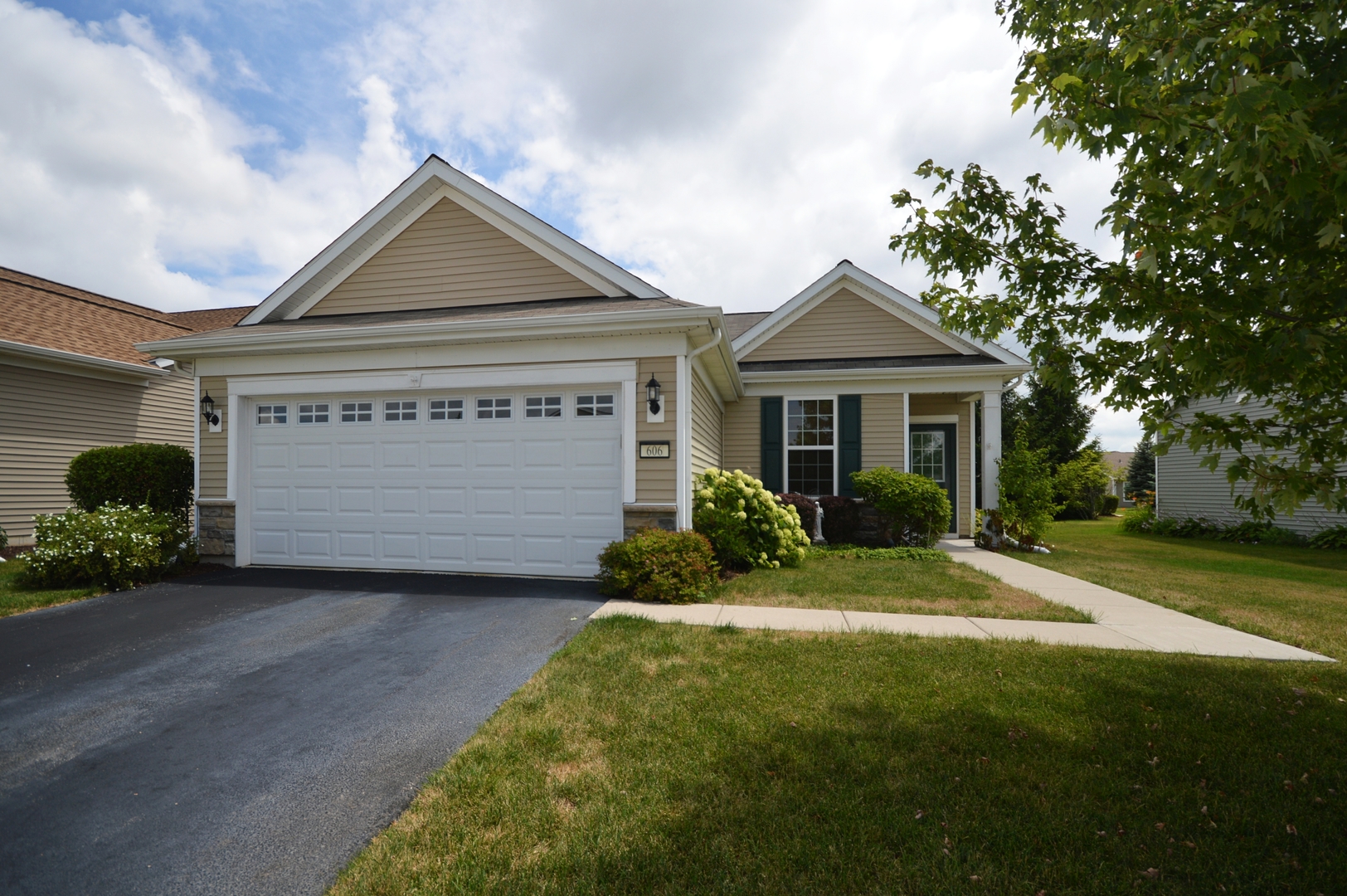 Homes for sale in the Shorewood Glen Del b subdivision Shorewood