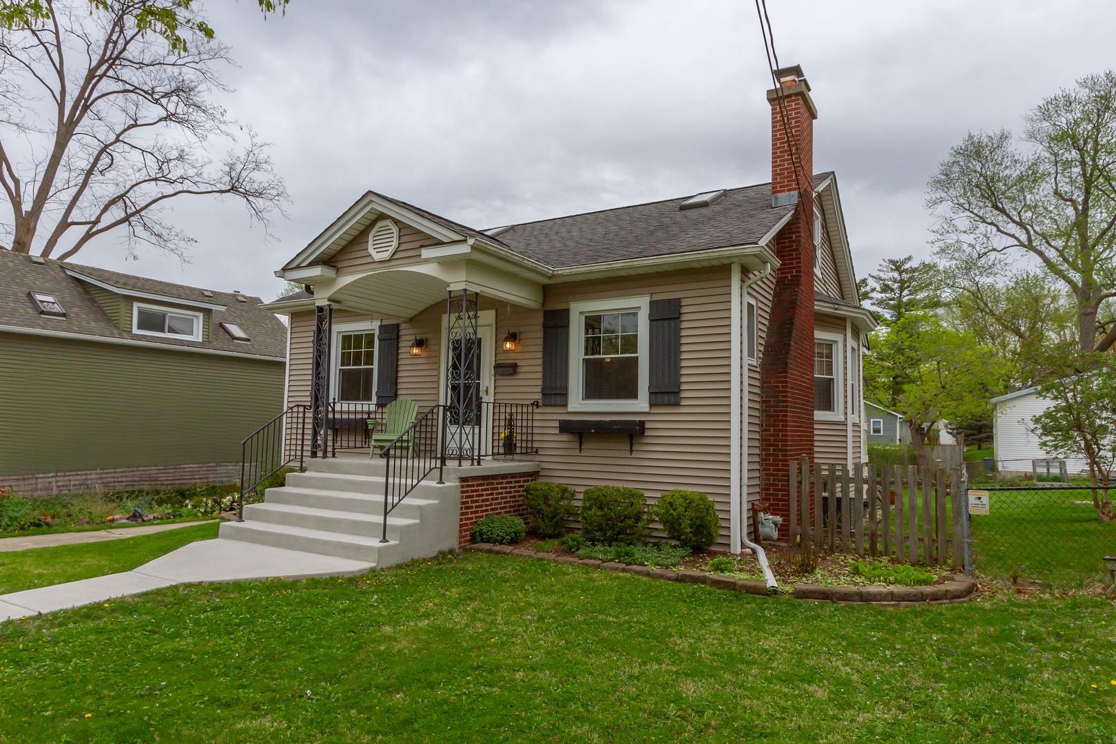 402 S 11th Avenue, St. Charles, Il 60174