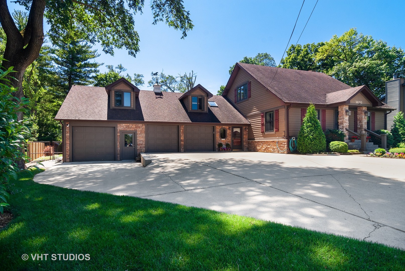 4 bedroom Homes for sale in Warrenville, Illinois Warrenville MLS