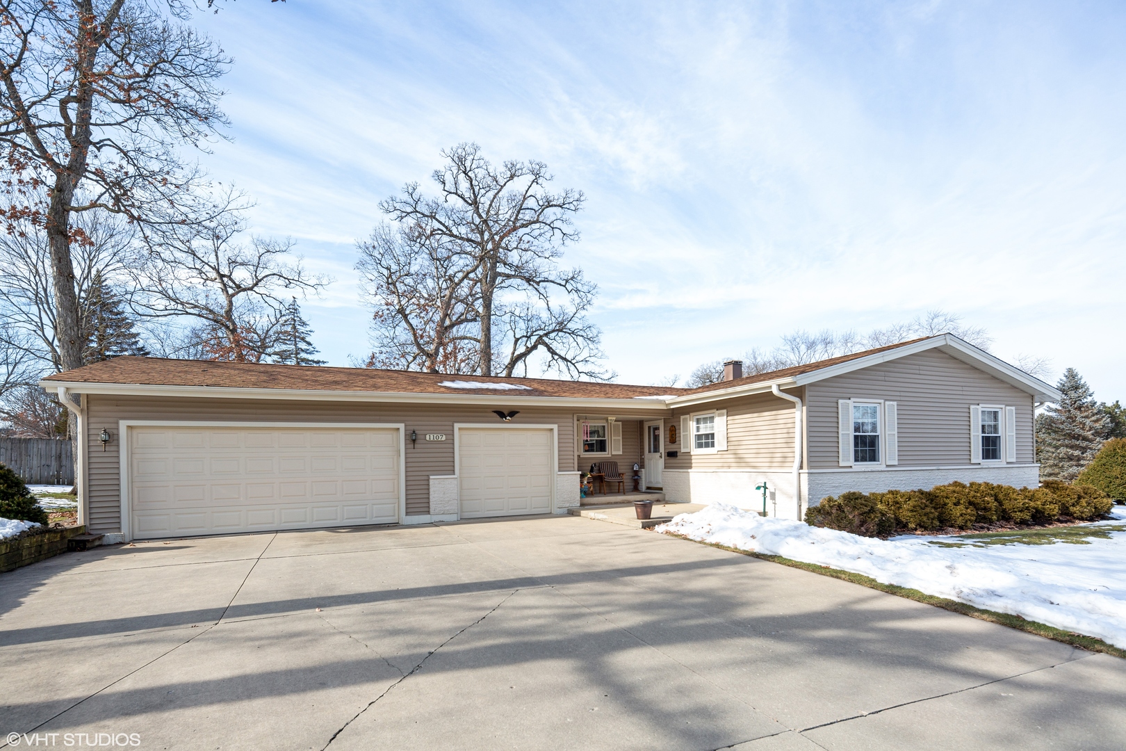 Homes for sale in the Whispering Oaks subdivision Mchenry, Illinois Real Estate