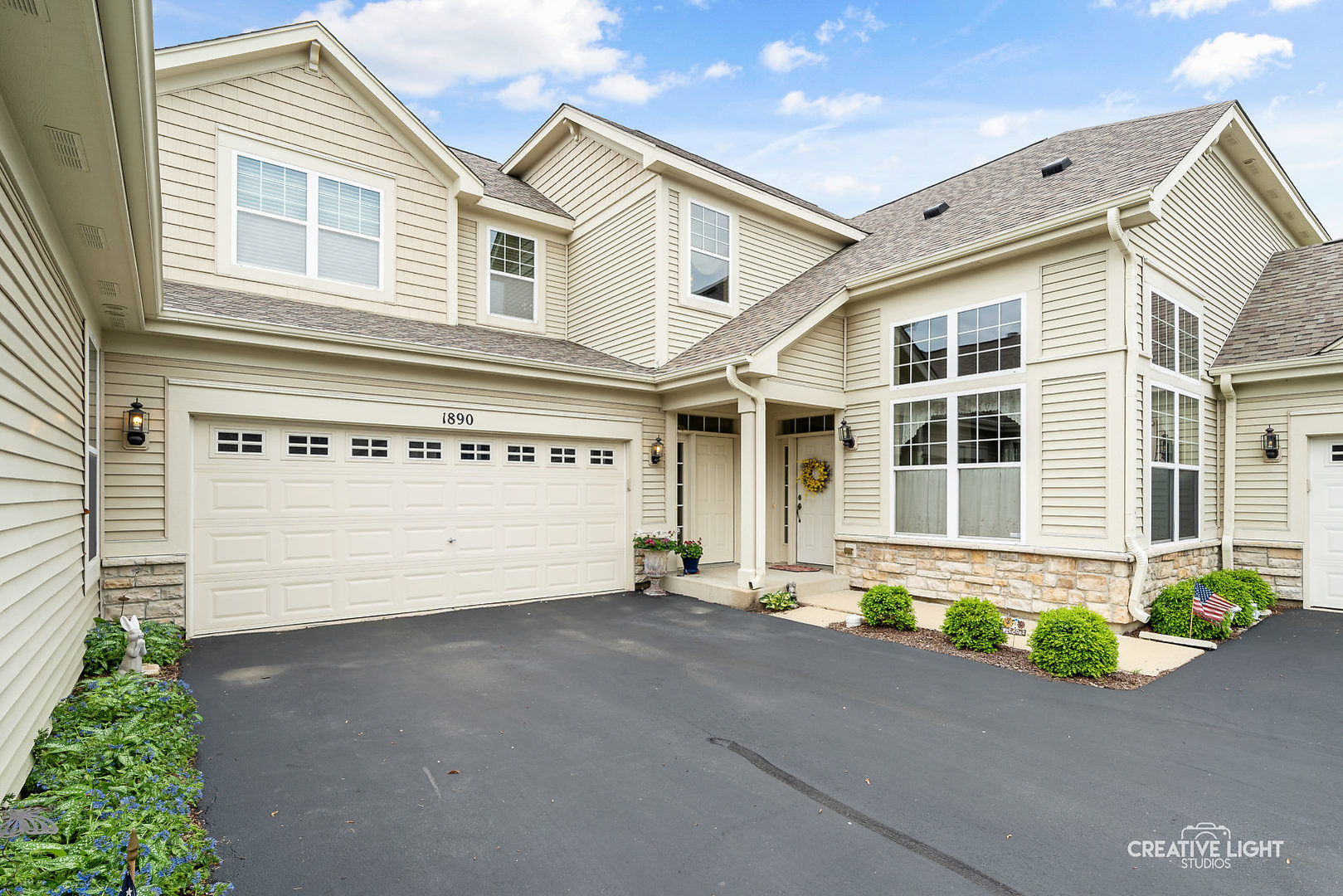 Homes for sale in the Stonegate West subdivision Aurora, Illinois