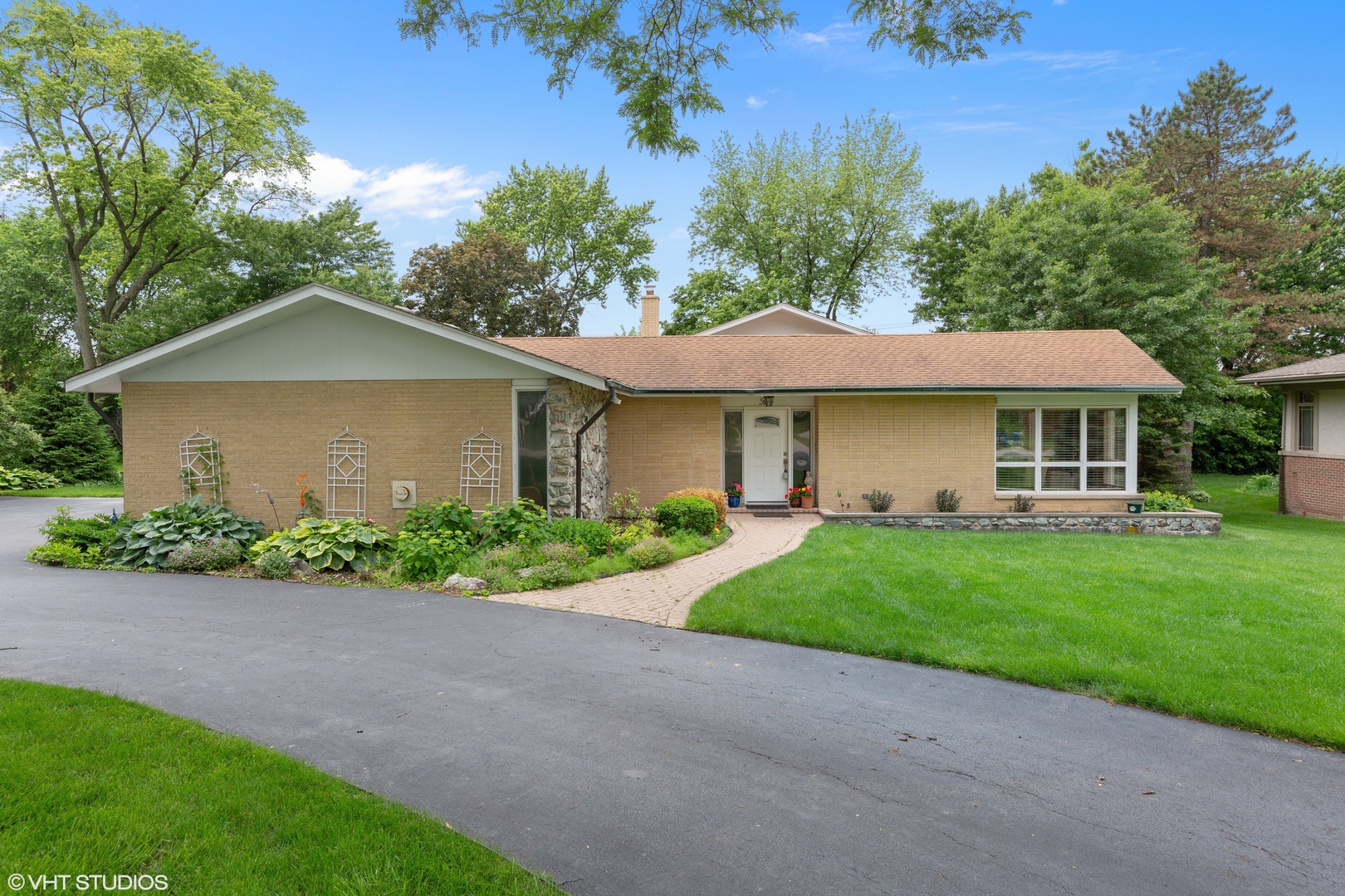 Homes for sale in the York Woods subdivision Oak Brook, Illinois Real Estate