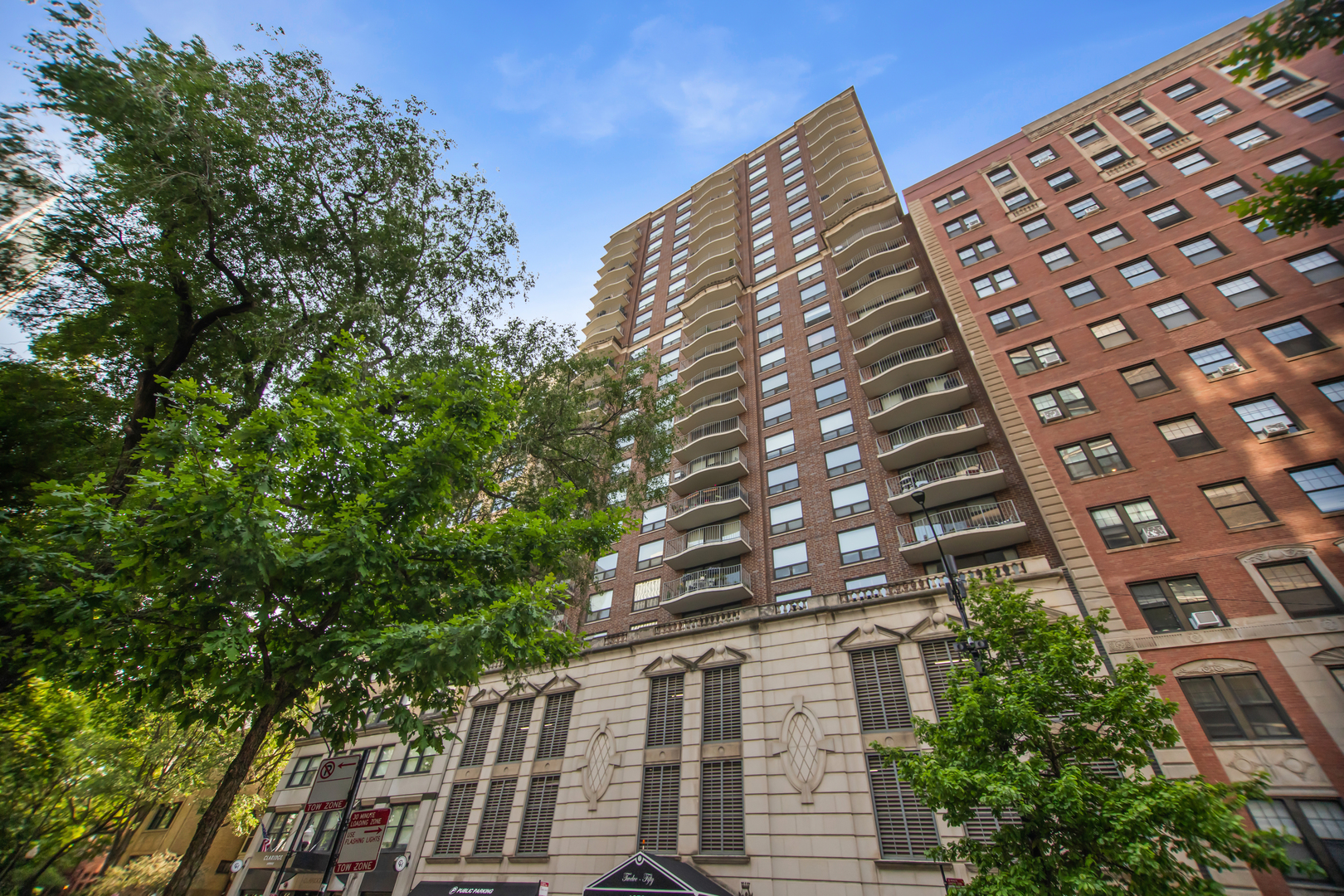 1250 N. Dearborn #8B